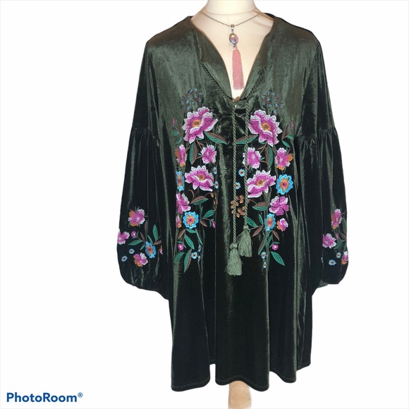 V-neck Velvet Balloon Sleeve Dress - Picture 6 of 10